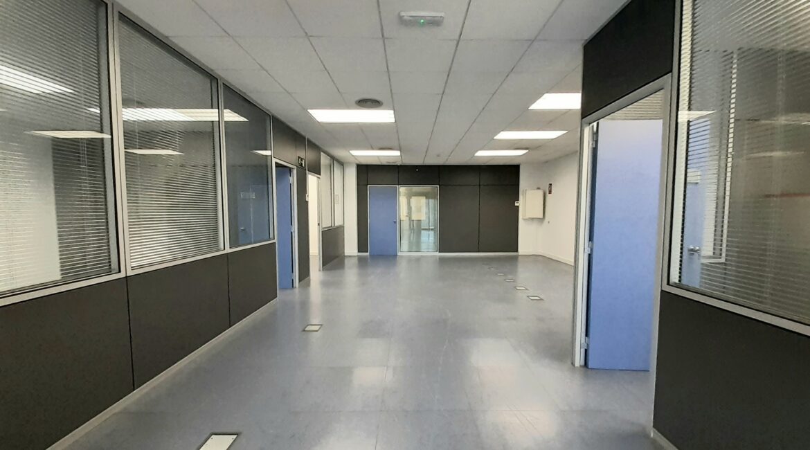 Oficina de 174 m2 en alquiler en el Trade I