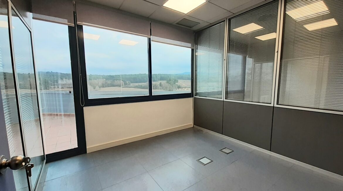 Oficina de 174 m2 en alquiler en el Trade I