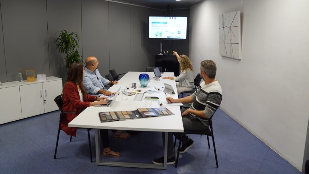 Teletrabajo: un viaje de ida y vuelta a la oficina, sctradecenter.es