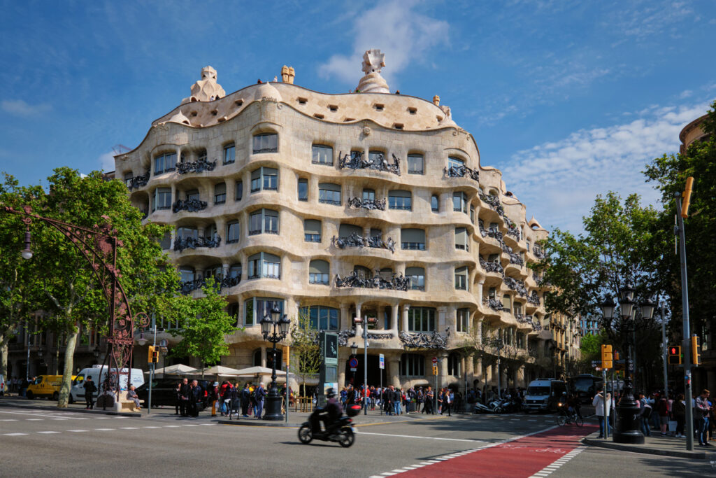 Si eres una empresa, ahora tienes la oportunidad de instalarte en el paseo de Gracia de Barcelona, sctradecenter.es
